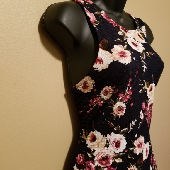 Dress - Picture 3 of 5